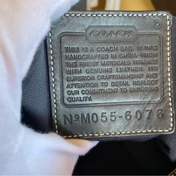 Vintage Coach Black Signature Canvas Shoulder Bag with Wristlet EUC - Picture 13 of 16